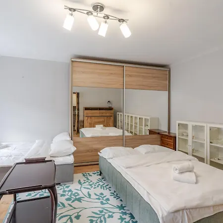 Batory Snug By Bookinghost *