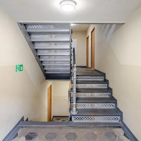 Batory Snug By Bookinghost