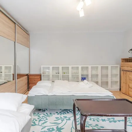 Batory Snug By Bookinghost