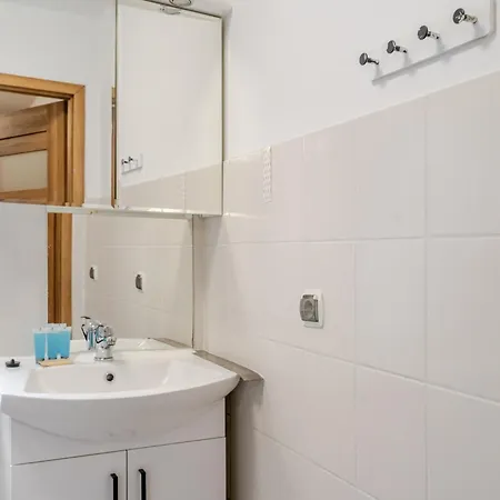 Batory Snug By Bookinghost Apartment