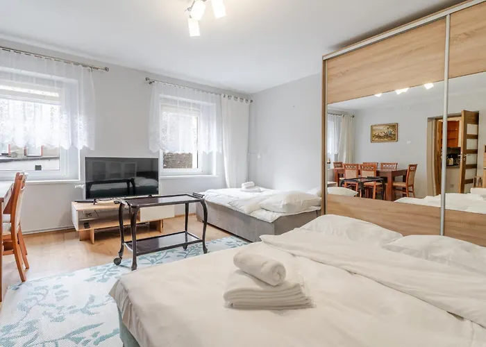 Batory Snug By Bookinghost Apartment