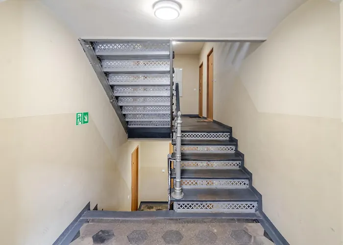 Batory Snug By Bookinghost