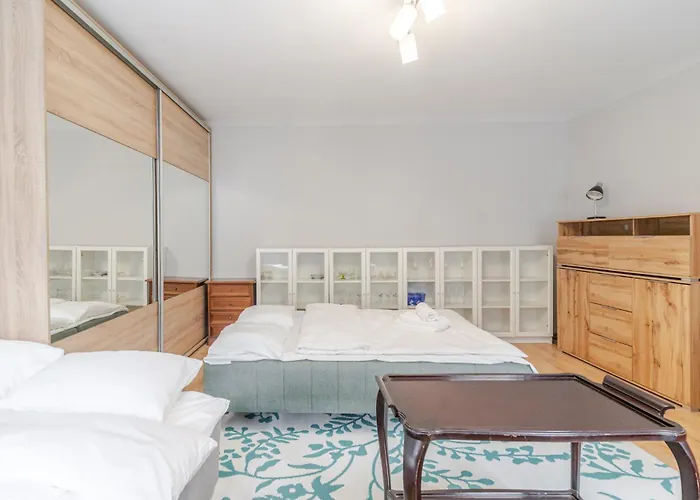 Batory Snug By Bookinghost