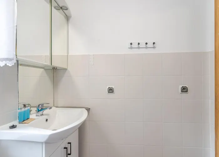 Batory Snug By Bookinghost Apartment